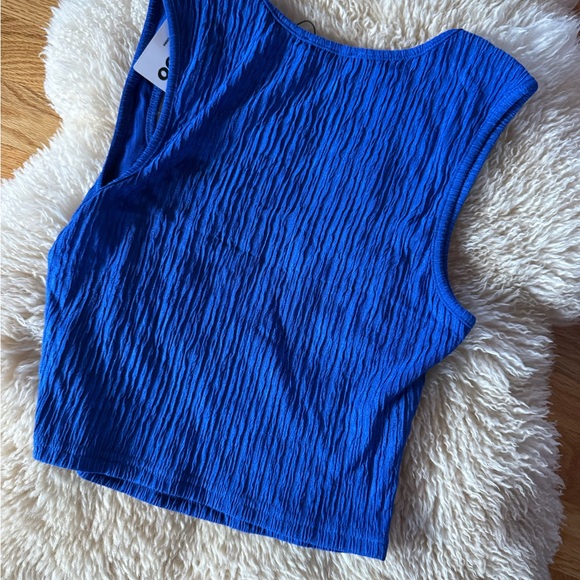 *NWT women’s cropped tank - Picture 2 of 3